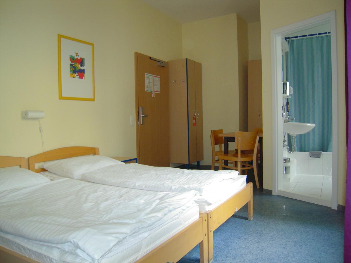 Happy Go Lucky Hotel + Hostel Schoneberg Berlin Exterior photo