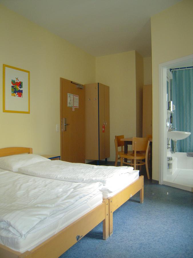 Happy Go Lucky Hotel + Hostel Schoneberg Berlin Exterior photo