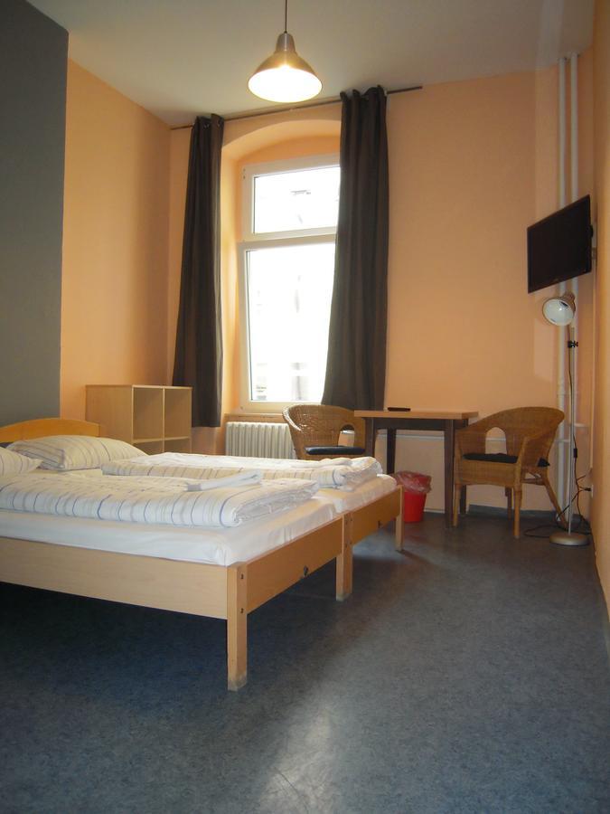 Happy Go Lucky Hotel + Hostel Schoneberg Berlin Exterior photo