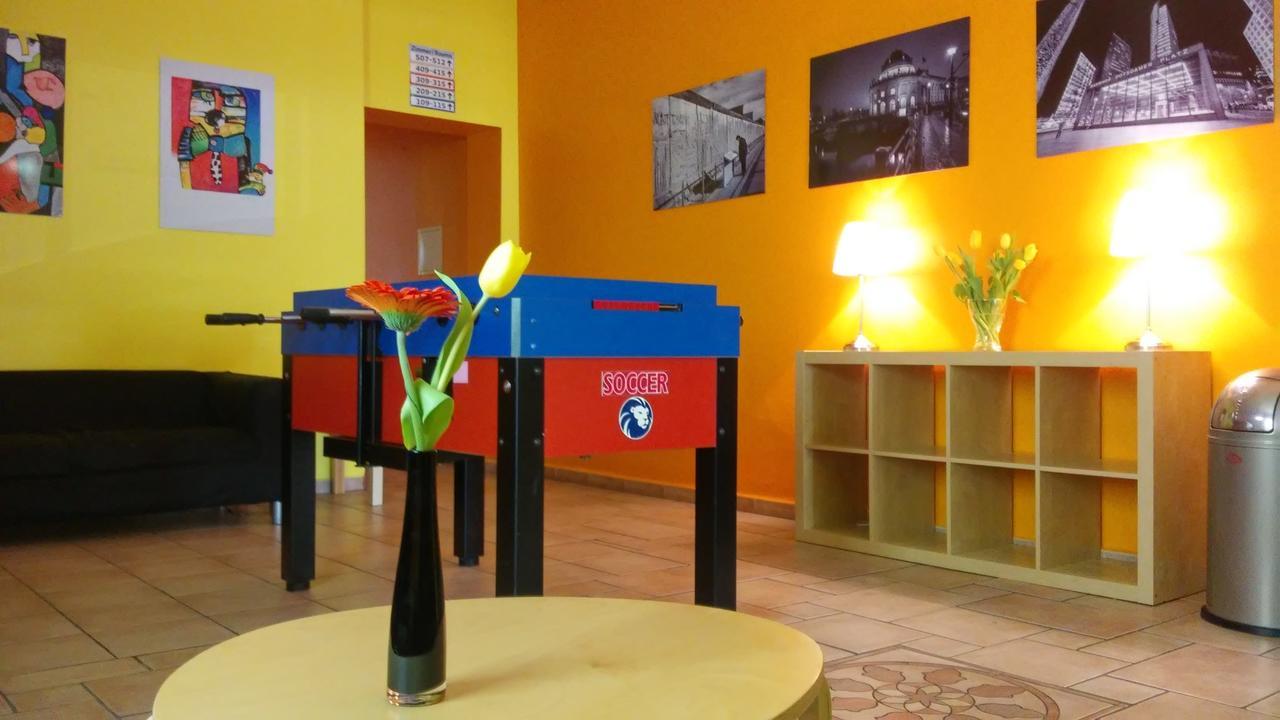 Happy Go Lucky Hotel + Hostel Schoneberg Berlin Exterior photo